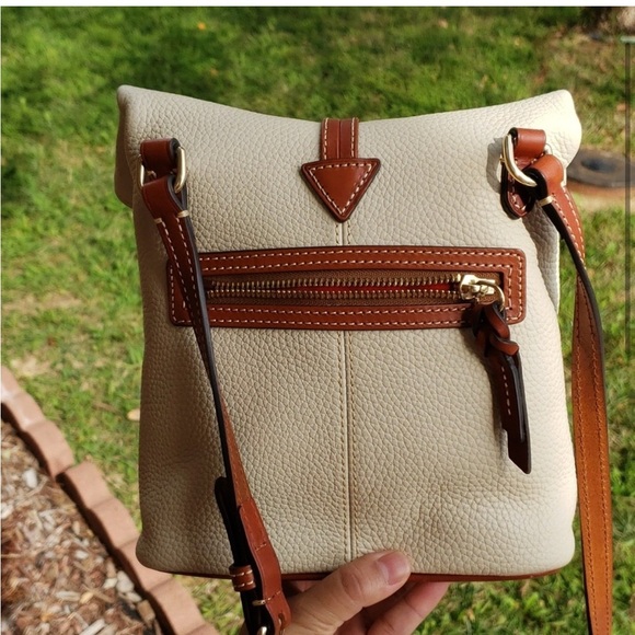 Dooney & Bourke Cream and Brown Crossbody toggle Bag festival boho - Picture 2 of 13
